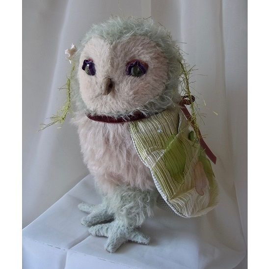 春をまとうフクロウ（ぬいぐるみ）制作：ami大久保美江 | 心しか泊まれ