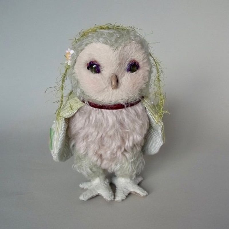 春をまとうフクロウ（ぬいぐるみ）制作：ami大久保美江 | 心しか泊まれ