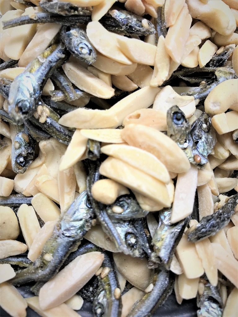 送料無料】小魚アーモンド（カシューナッツ入り）1KG　...　お徳用パック(不揃い商品)　国産小魚