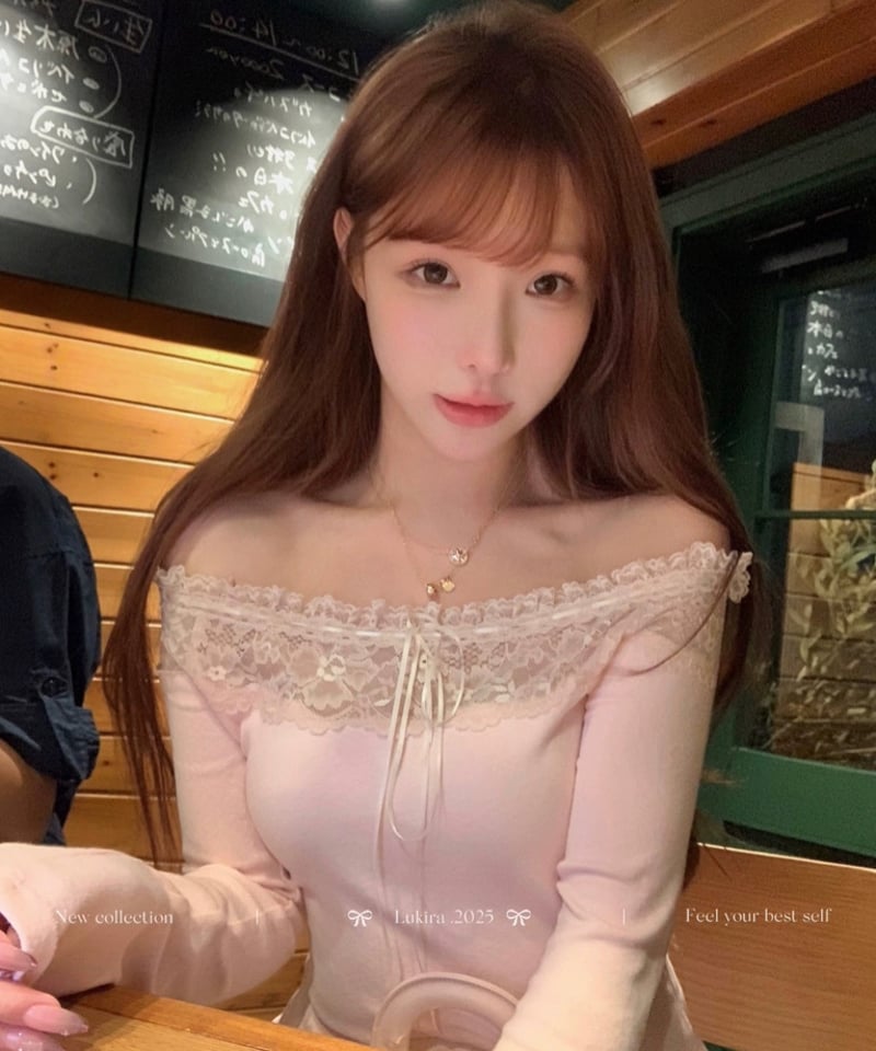 Off Shoulder Lace Tops | glancetokyo