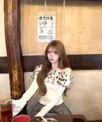 【※在庫あり3-5日後配送】White Leopard Fur Off Shoulder Tops【Brown】