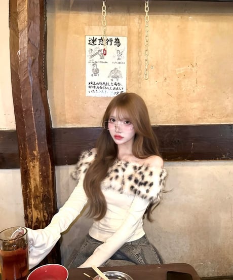 【※在庫あり3-5日後配送】White Leopard Fur Off Shoulder Tops【Brown】