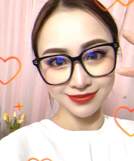 "D" glasses