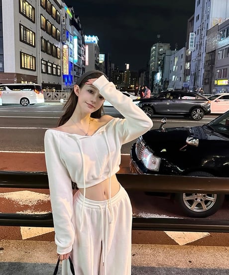 Off-shoulder Cropped Setup