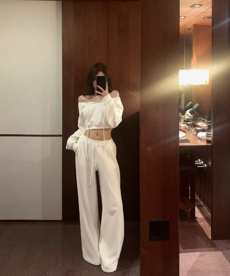 Off-shoulder Cropped Setup