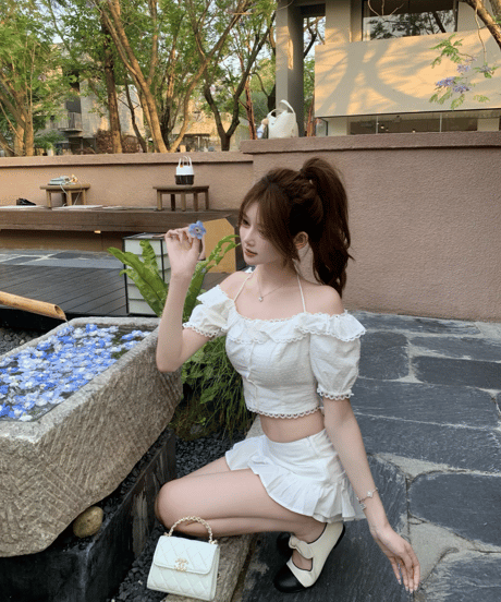 Lace Off-Shoulder Setup