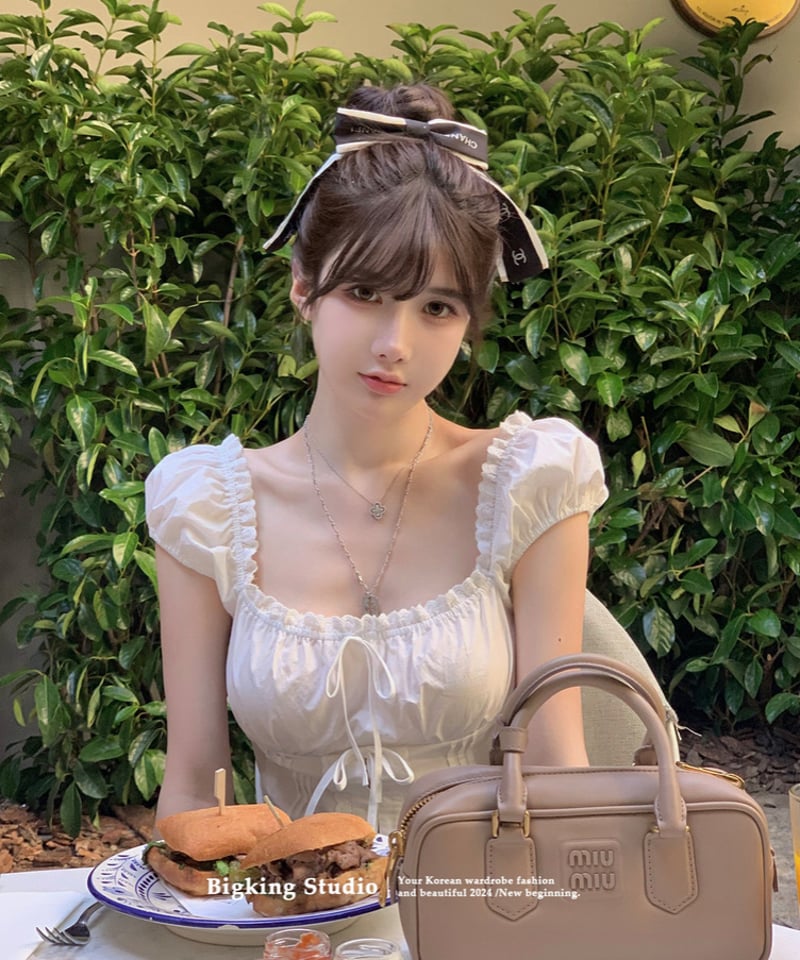 JENNIE着用同型】White Lace Square Tops | glancetokyo