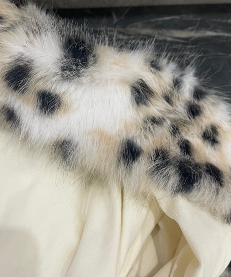 【※在庫あり3-5日後配送】White Leopard Fur Off Shoulder Tops【Brown】
