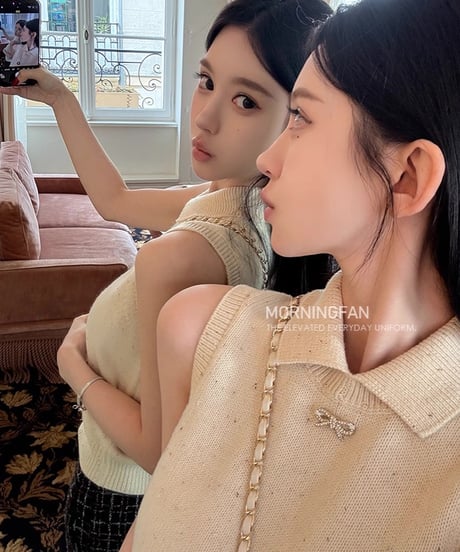 Ribbon Collar Sleeveless Knit Top