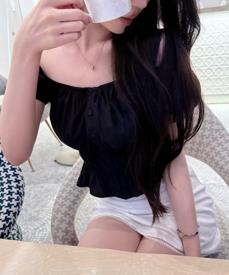 Puff-Sleeve Frill Tops