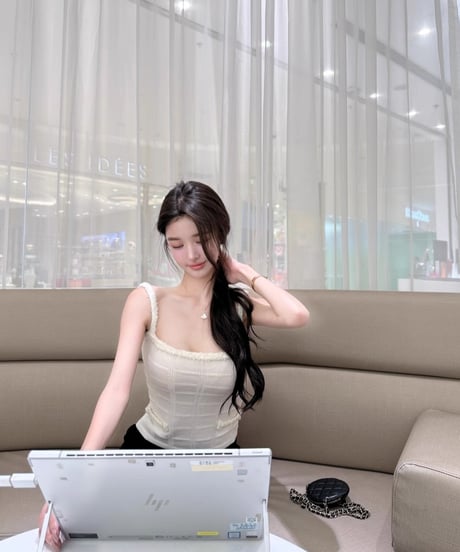 Elegant Webbing Knit Vest