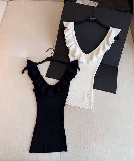 Frill V-neck Knit Top