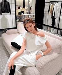 Sporty Twist Off-Shoulder Setup