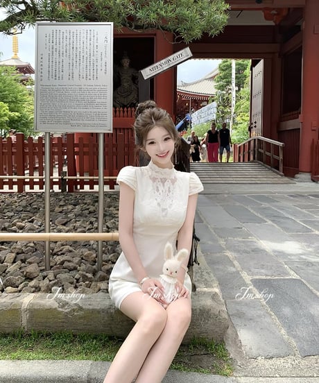 Puff-Sleeve Lace Dress