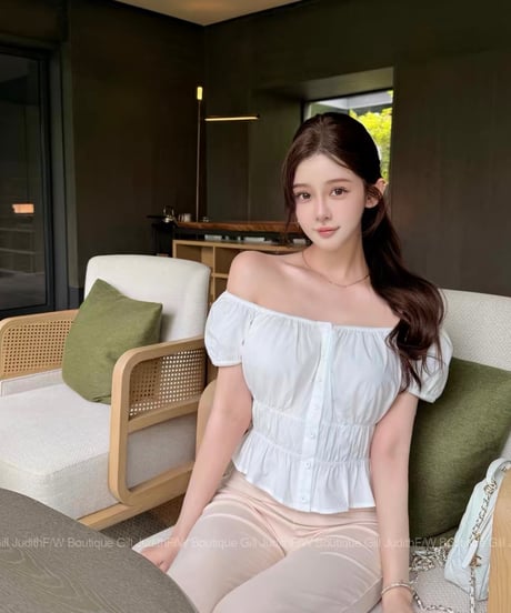Puff-Sleeve Frill Tops