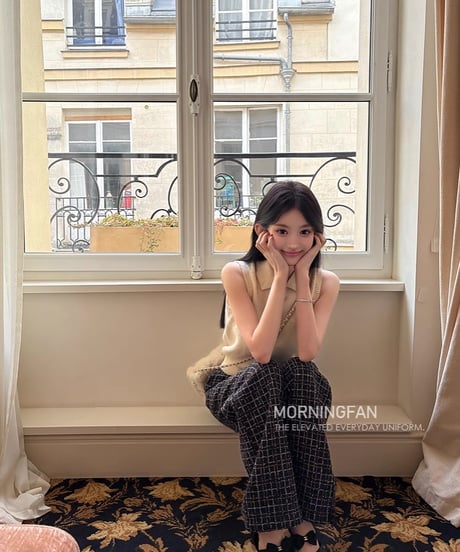 Ribbon Collar Sleeveless Knit Top