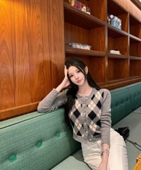 Diamond Pattern Round Neck Cardigan