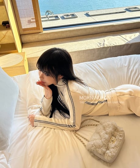 Embroidery Turtleneck Knit Top【White】