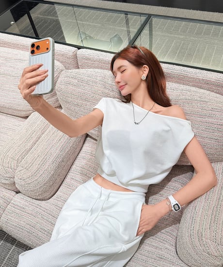 Sporty Twist Off-Shoulder Setup