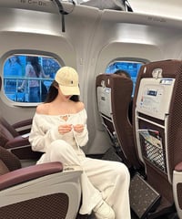 Off-shoulder Cropped Setup