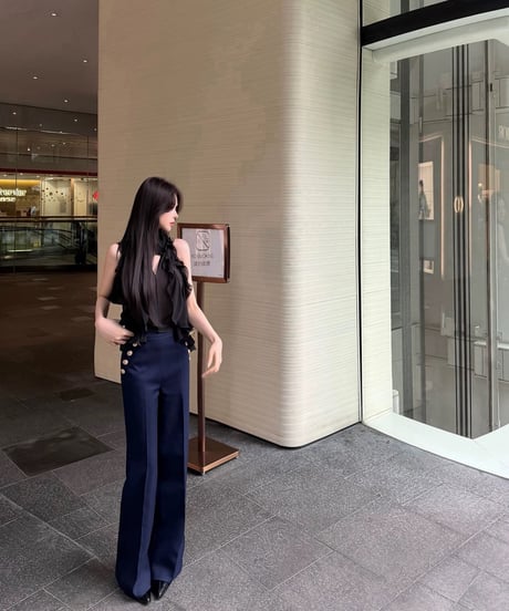 Layered Ruffle Sleeveless Top【Black】