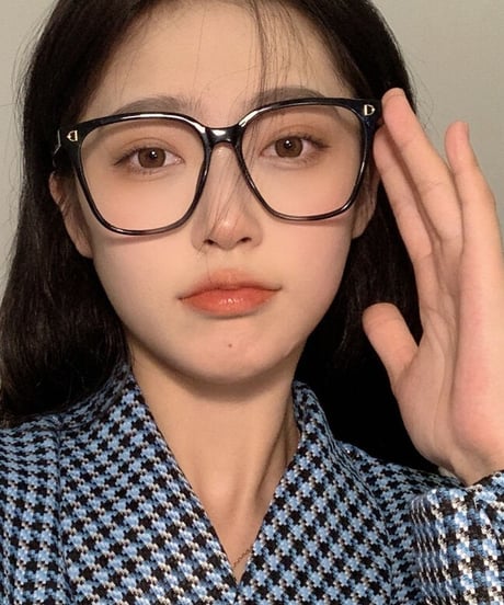 "D" glasses