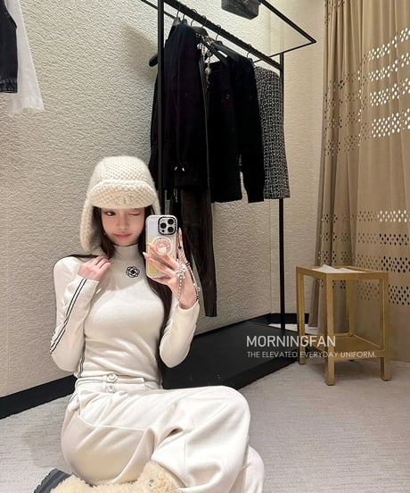 Embroidery Turtleneck Knit Top【White】