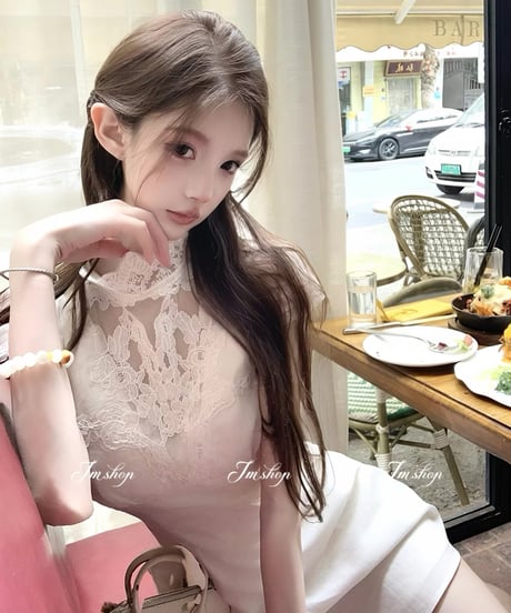 Puff-Sleeve Lace Dress