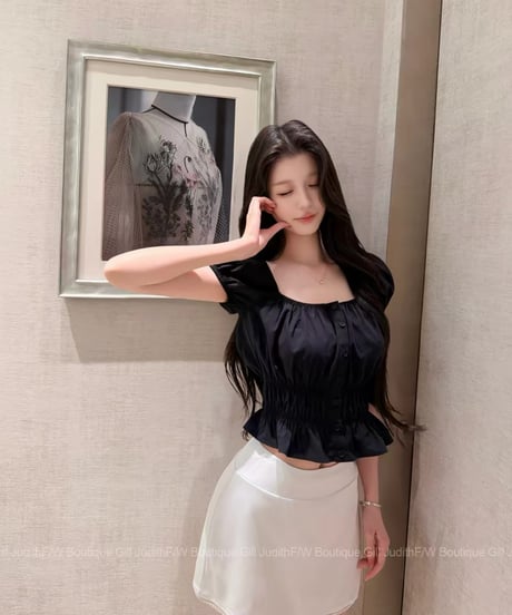 Puff-Sleeve Frill Tops