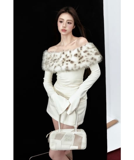 【※在庫あり3-5日後配送】White Leopard Fur Off Shoulder Tops