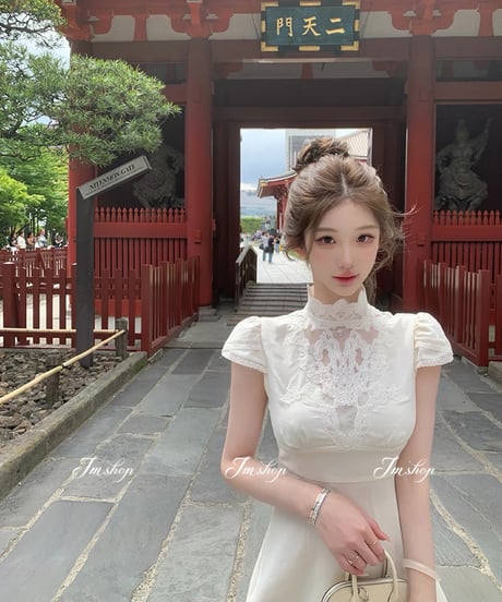 Puff-Sleeve Lace Dress