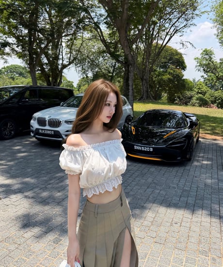 Pleats Slit Long Skirt