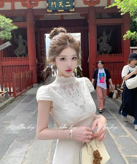 Puff-Sleeve Lace Dress
