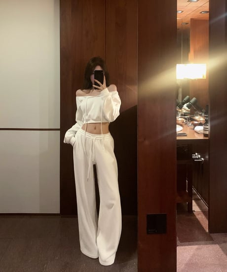 Off-shoulder Cropped Setup