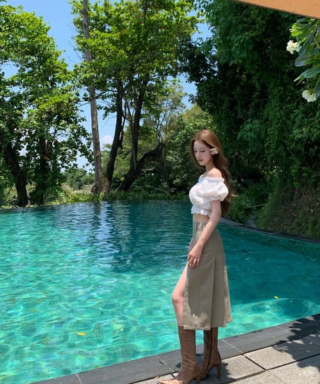 Pleats Slit Long Skirt
