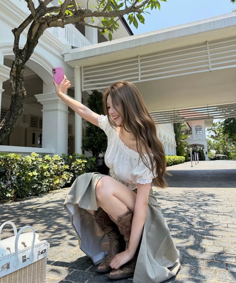 Pleats Slit Long Skirt