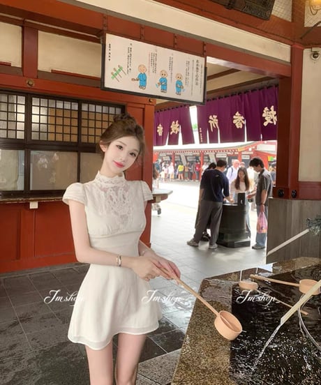 Puff-Sleeve Lace Dress