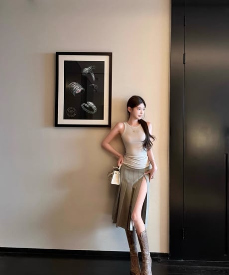 Pleats Slit Long Skirt