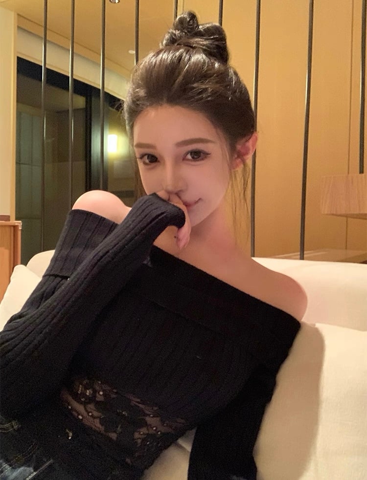 Lace Off Shoulder Knit Top | glancetokyo