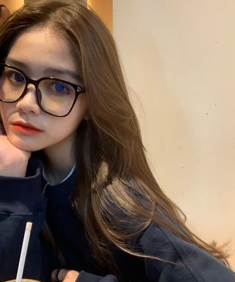 "D" glasses