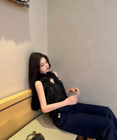 Layered Ruffle Sleeveless Top【Black】