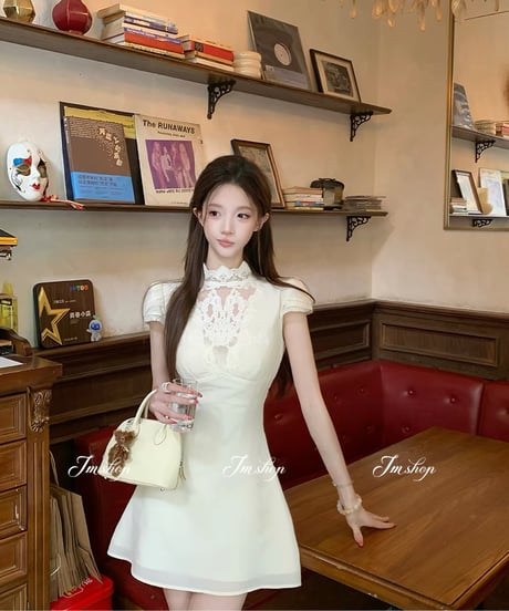 Puff-Sleeve Lace Dress