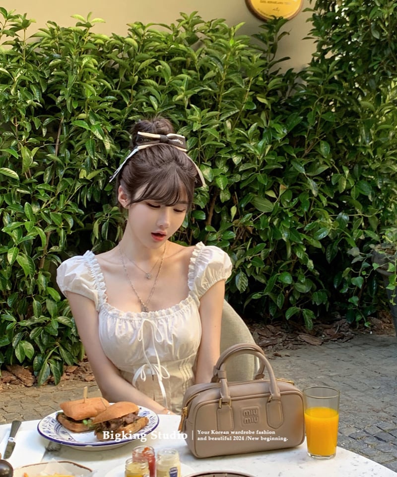 JENNIE着用同型】White Lace Square Tops | glancetokyo