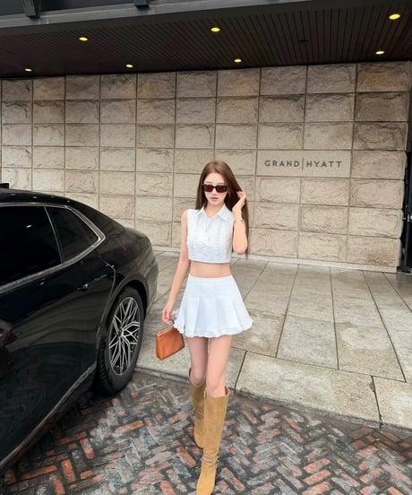 Ruffle cropped Vest + Pleated Mini Skirt【White】