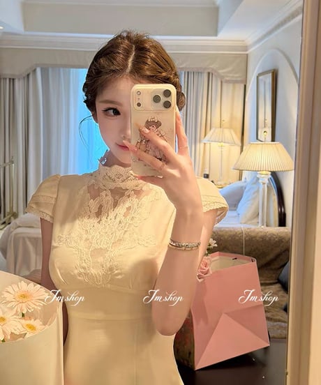 Puff-Sleeve Lace Dress