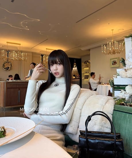 Embroidery Turtleneck Knit Top【White】