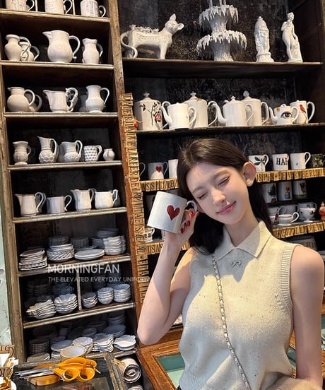 Ribbon Collar Sleeveless Knit Top