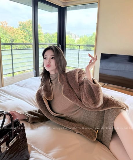 Brown Wool Turtleneck & Wool Herringbone Skirt【※在庫あり5日以内配送】
