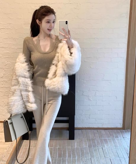 Layered Vneck  Knit Sleeve