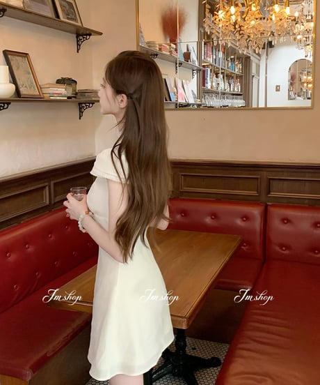 Puff-Sleeve Lace Dress